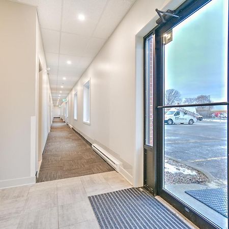 Motel Rustik Chateauguay Heights Экстерьер фото