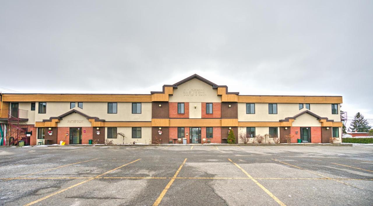 Motel Rustik Chateauguay Heights Экстерьер фото